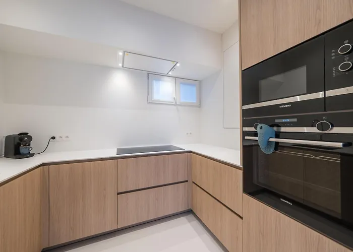 Apartment Amandine - Luxury 3 Bedrooms With Free Parking *