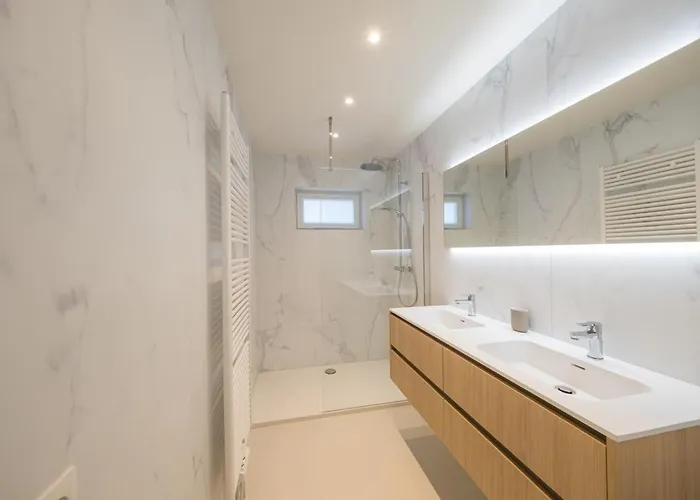 Amandine - Luxury 3 Bedrooms With Free Parking Apartment *